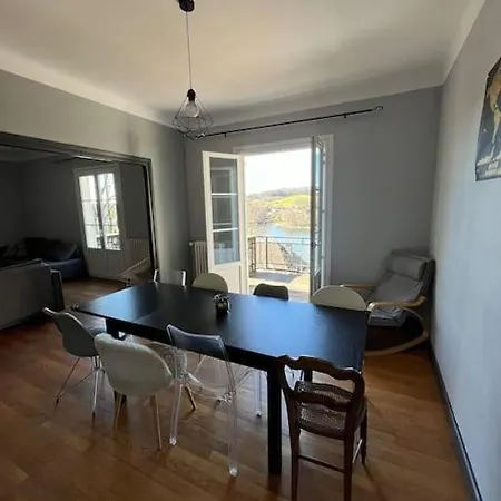 Semesterbostad Maison Au Bord Du Saint-Etienne-Cantales